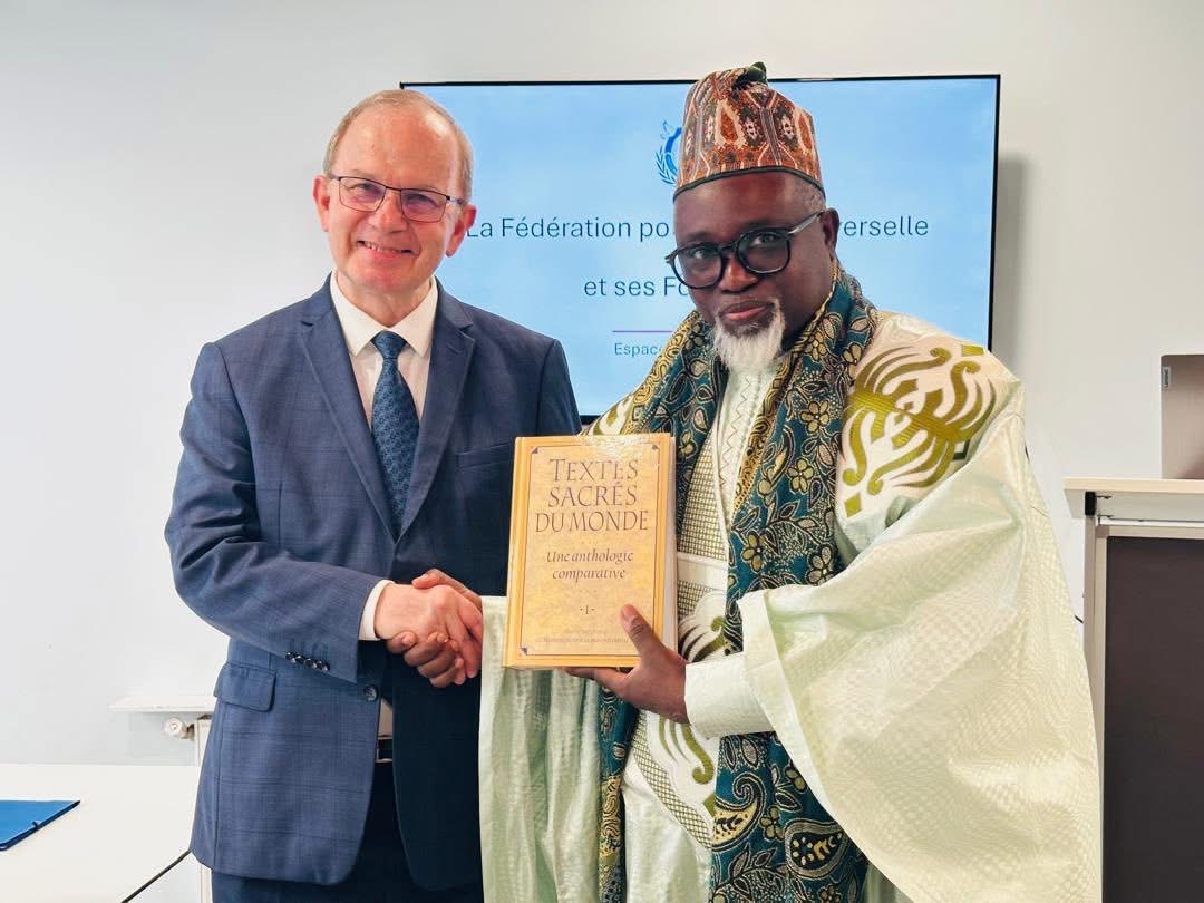 Le Khalife de Bambilor distingué Ambassadeur de la Paix à Paris par la Fédération pour la Paix Universelle