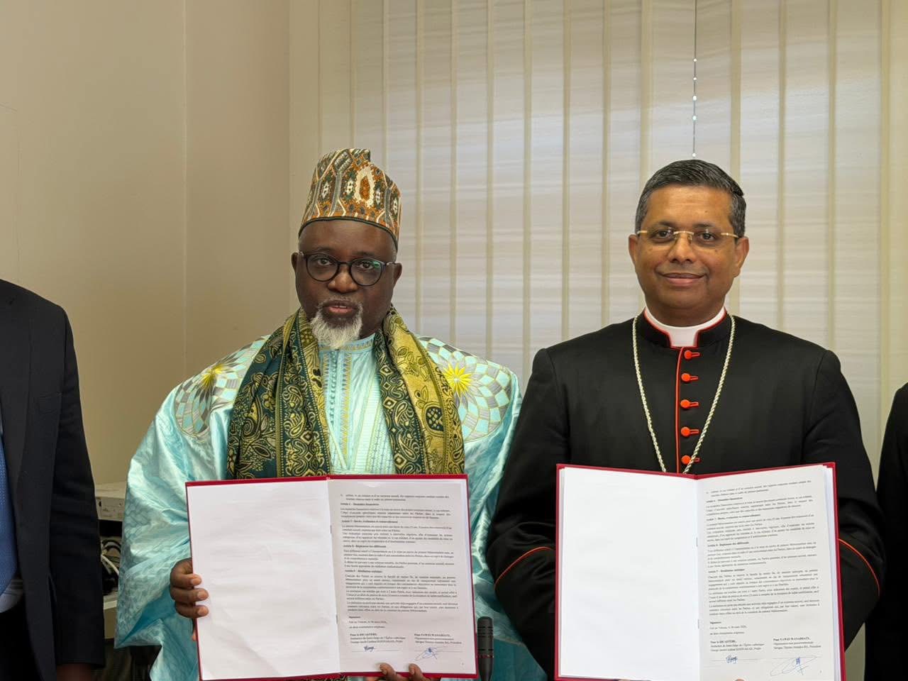Alliance historique : L’ONG Fawzi Wanadiaty signe un mémorandum d’entente avec le Vatican pour la paix